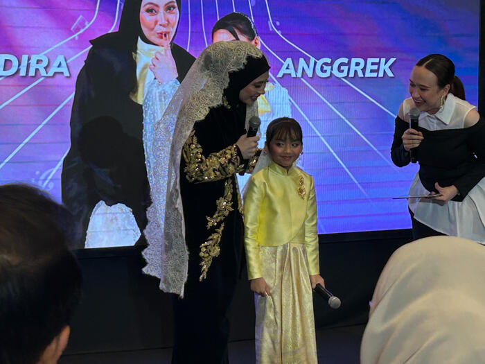 4 - Adira & Anggrek